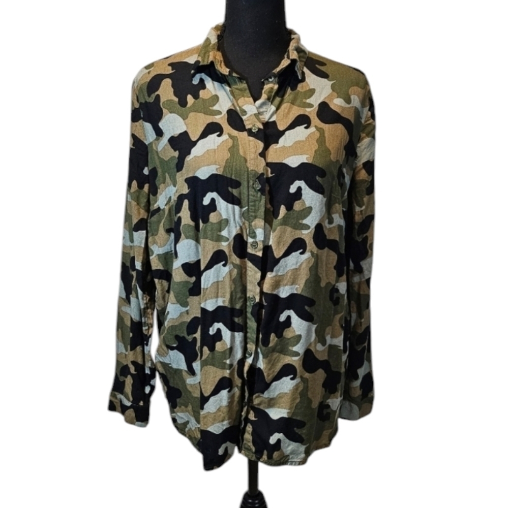 Divided Lightweight Camo Button Up 100% Viscose Blouse Size 6